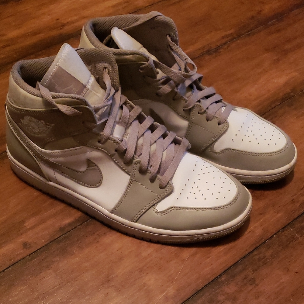 Jordan Men's Sneakers in Gray and White